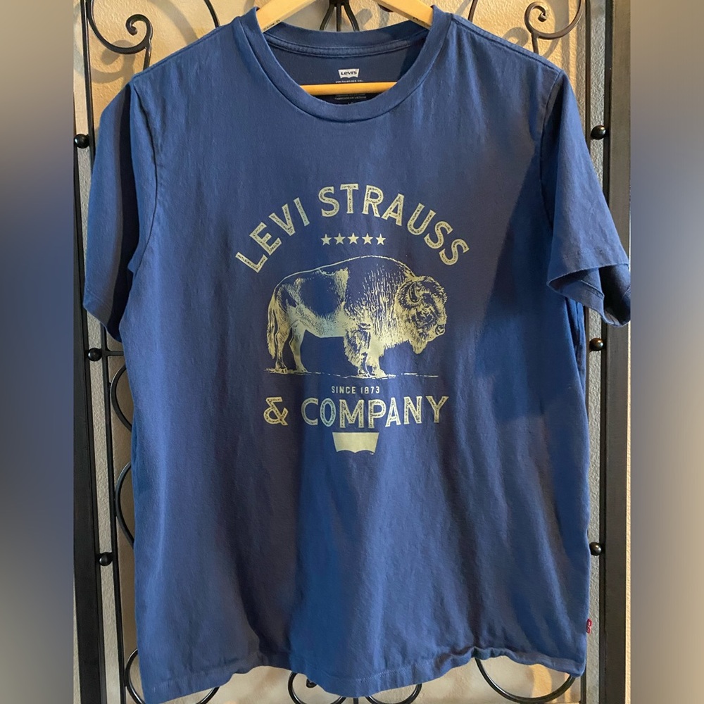 🦬Authentic Levi Strauss Blue Graphic T-Shirt